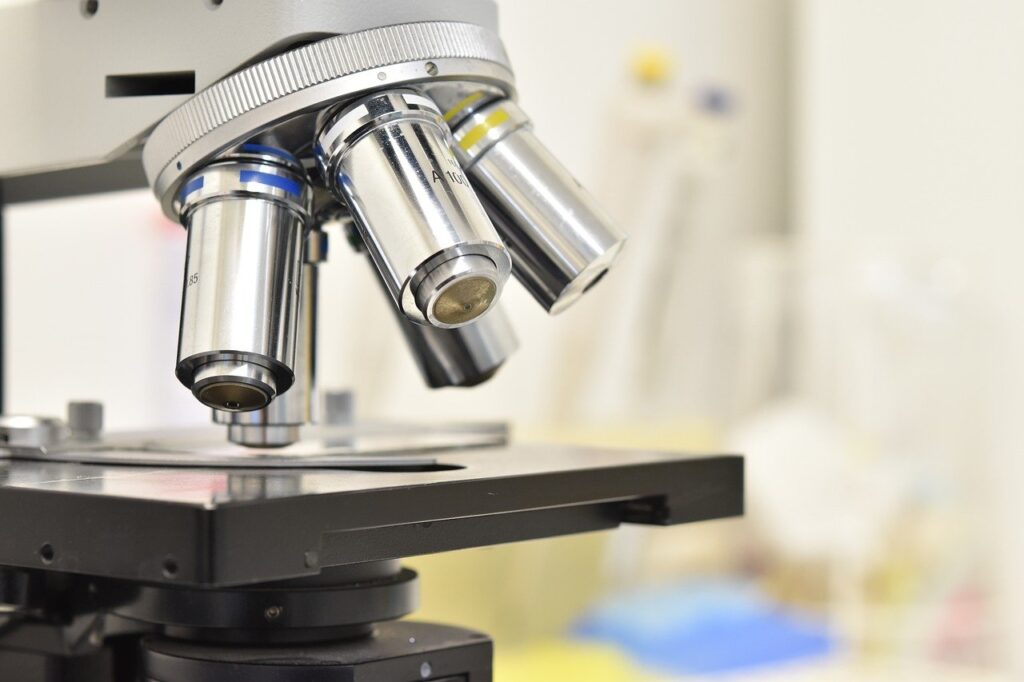 microscope in laboratorium