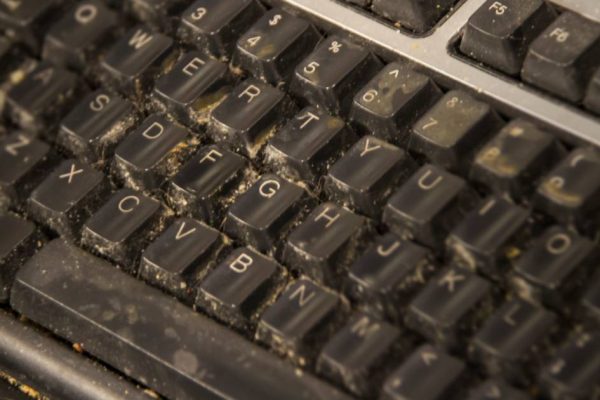 Vies toetsenbord schoonmaken